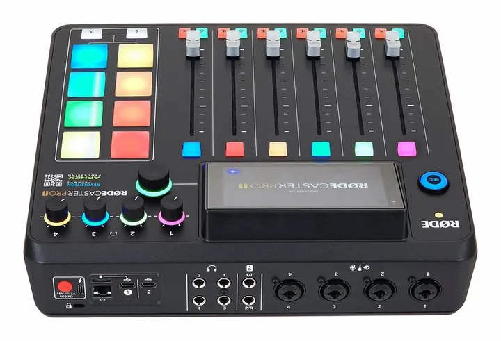 Rode Rodecaster Pro II, etupaneeli säätimineen, kuva 4