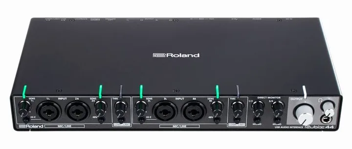 Roland Rubix44, liitännät takana, kuva 2