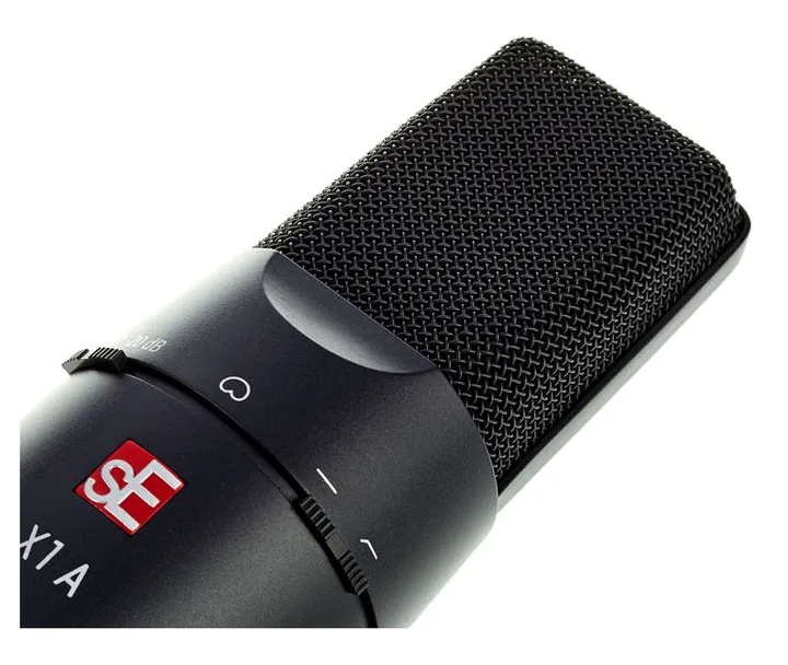 SE Electronics X1A, XLR-liitin pohjassa, kuva 4