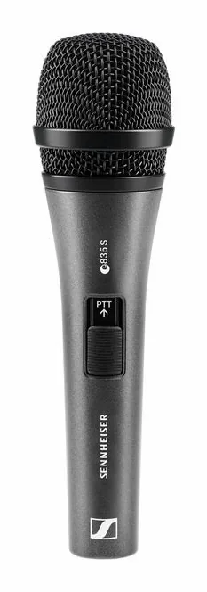 Sennheiser E835-S-PTT neutraalia taustaa vasten