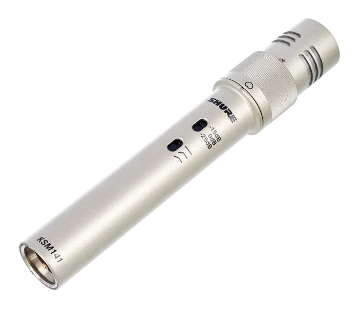 Shure KSM 141 SL edestä neutraalia taustaa vasten