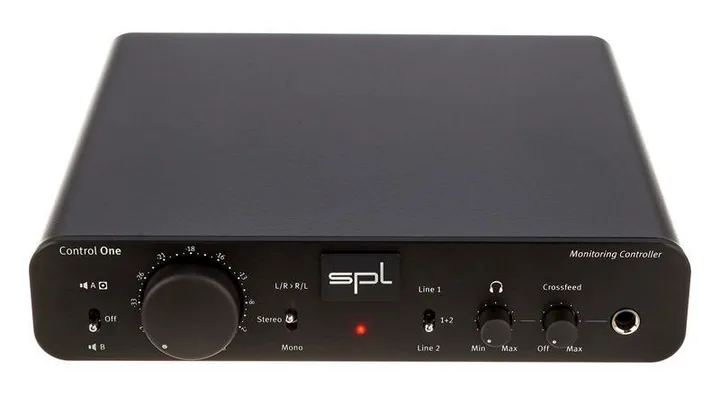 SPL Control One, takapaneeli liitäntöineen, kuva 2