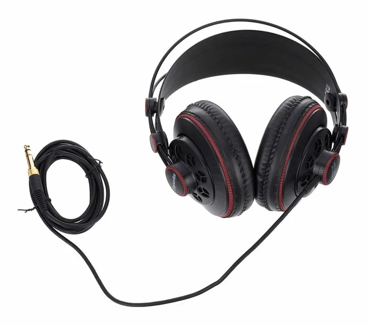 Superlux HD-681, korvatyynyt läheltä, kuva 4