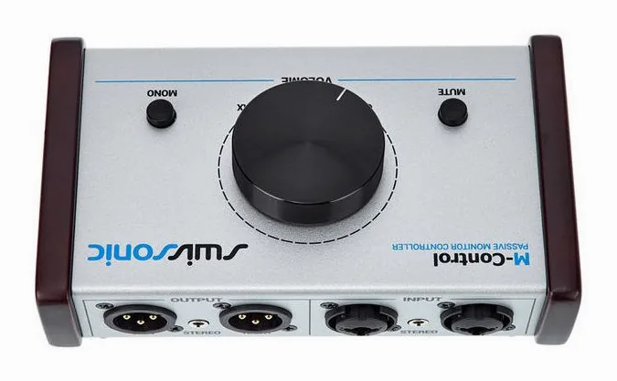 Swissonic M-Control, takapaneeli liitäntöineen, kuva 4