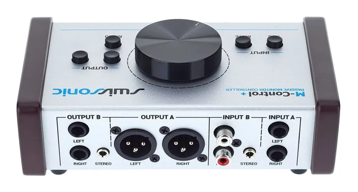 Swissonic M-Control +, takapaneeli liitäntöineen, kuva 4