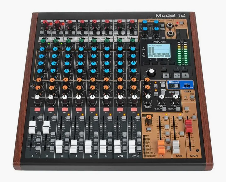 Tascam Model 12, tasomittarit ja merkkivalot, kuva 2
