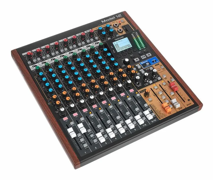 Tascam Model 12, tasomittarit ja merkkivalot, kuva 3