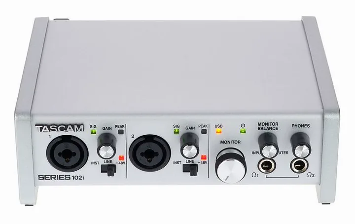 Tascam Series 102i, liitännät takana, kuva 2