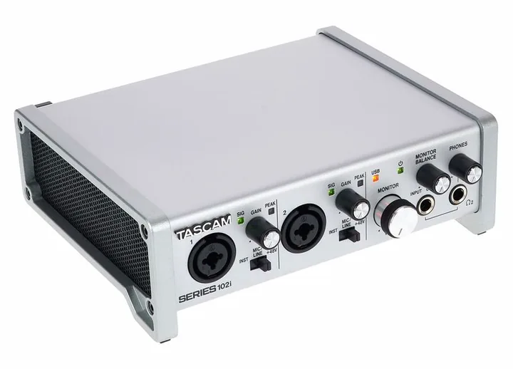 Tascam Series 102i, laitteen yläpinta, kuva 3