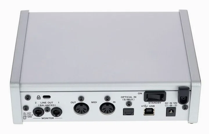 Tascam Series 102i, tulot etupuolella, kuva 4