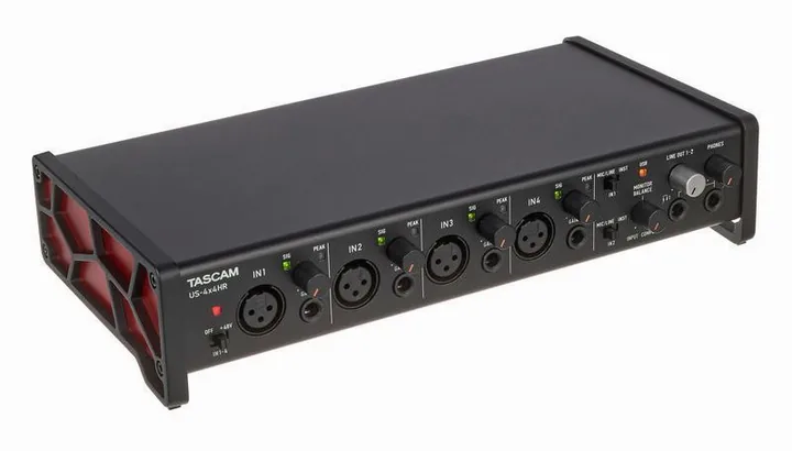Tascam US-4x4HR, tulot etupuolella, kuva 3
