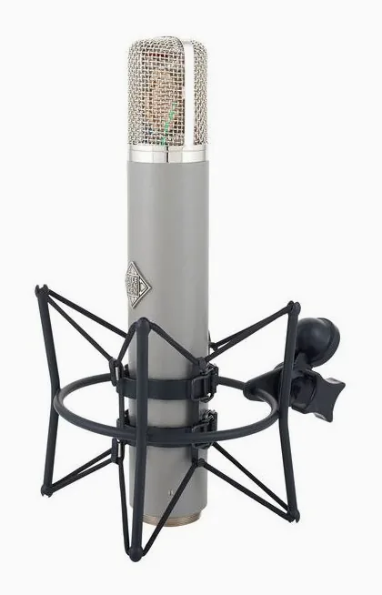 Telefunken C-12, XLR-liitin pohjassa, kuva 3
