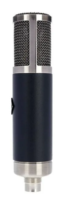 Telefunken TF47, XLR-liitin pohjassa, kuva 3