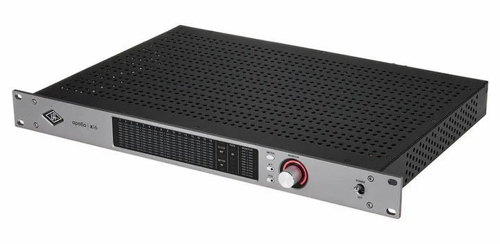Universal Audio Apollo x16 Gen2 AC, kotelo sivusta kuvattuna, kuva 2