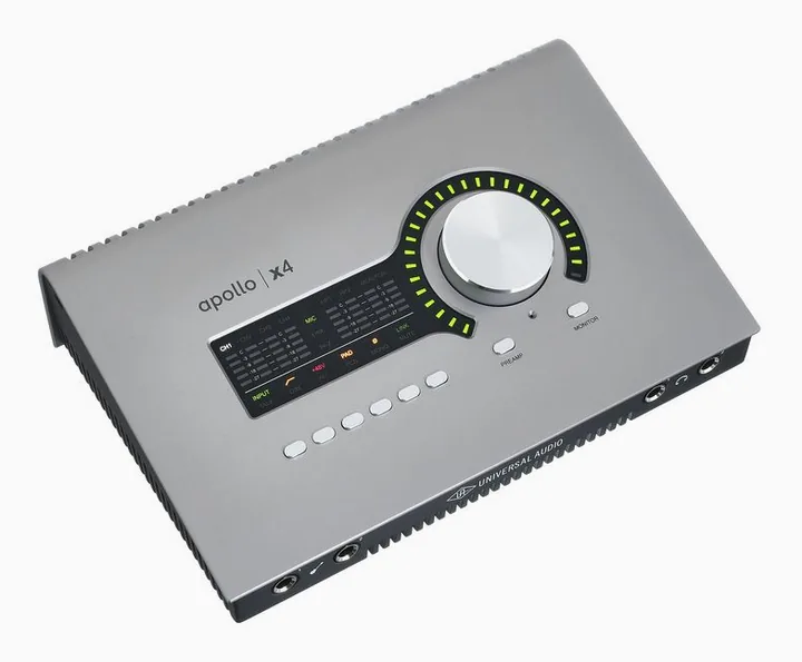 Universal Audio Apollo X4 Gen2 AC Pro, liitännät takana, kuva 4