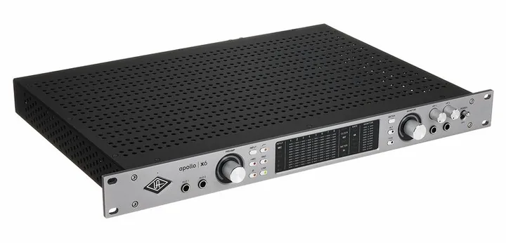 Universal Audio Apollo x6 Gen2 AC Pro, kotelo sivusta kuvattuna, kuva 4