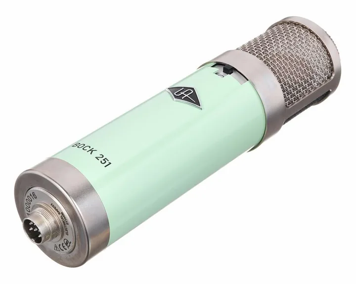 Universal Audio Bock 251, XLR-liitin pohjassa, kuva 4