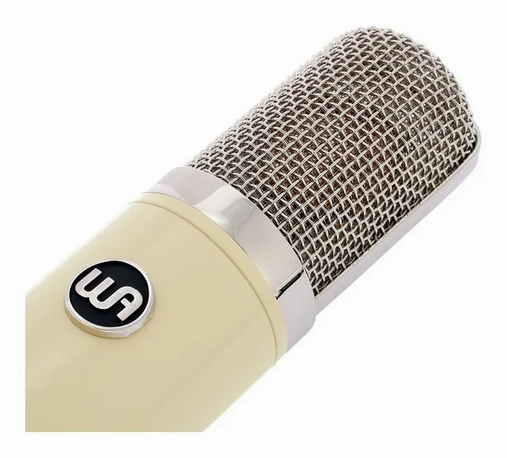 Warm Audio WA-251, XLR-liitin pohjassa, kuva 2