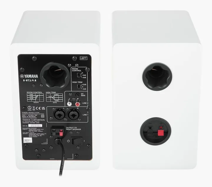 Yamaha HS 4 W, takapaneeli liitäntöineen, kuva 4