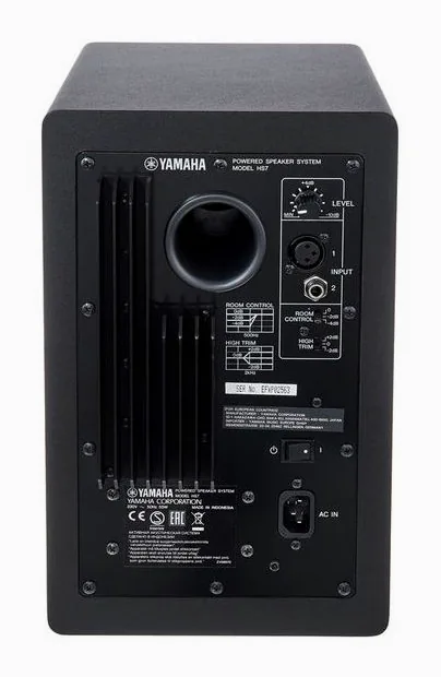 Yamaha HS 7, etupaneeli bassoelementteineen, kuva 4