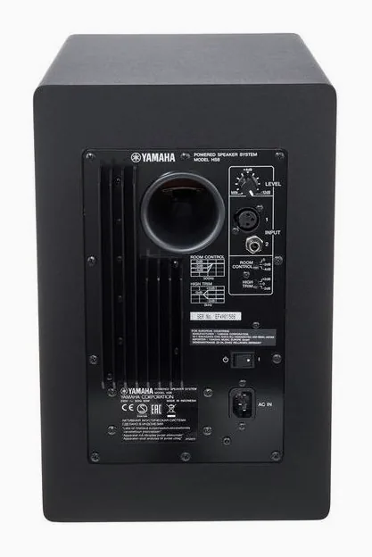 Yamaha HS 8, bassorefleksiaukko, kuva 4