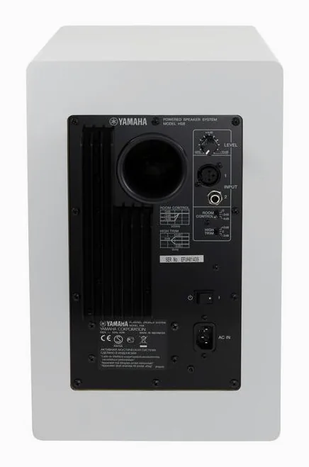 Yamaha HS 8 W, takapaneeli liitäntöineen, kuva 4
