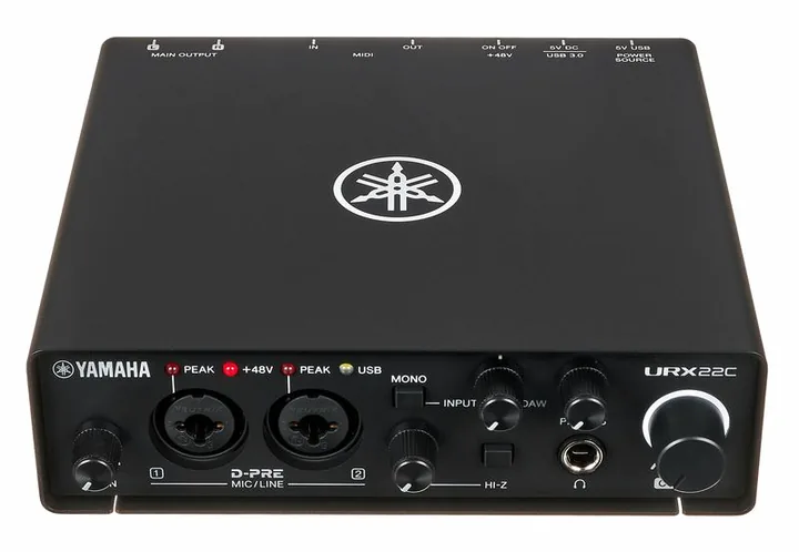 Yamaha URX22C, laitteen yläpinta, kuva 2