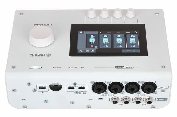 Yamaha URX44 WH, tulot etupuolella, kuva 4