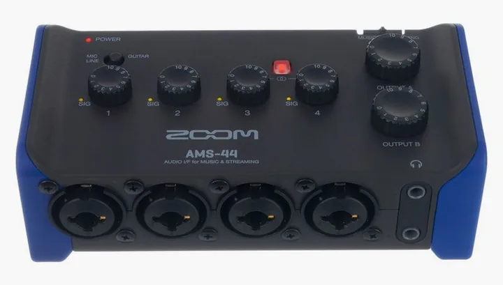 Zoom AMS-44, kotelo sivusta kuvattuna, kuva 2
