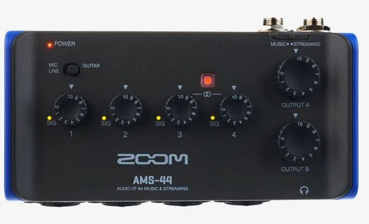 Zoom AMS-44, kotelo sivusta kuvattuna, kuva 4