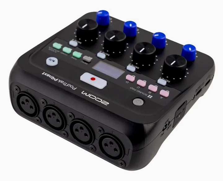 Zoom PodTrak P4next neutraalia taustaa vasten